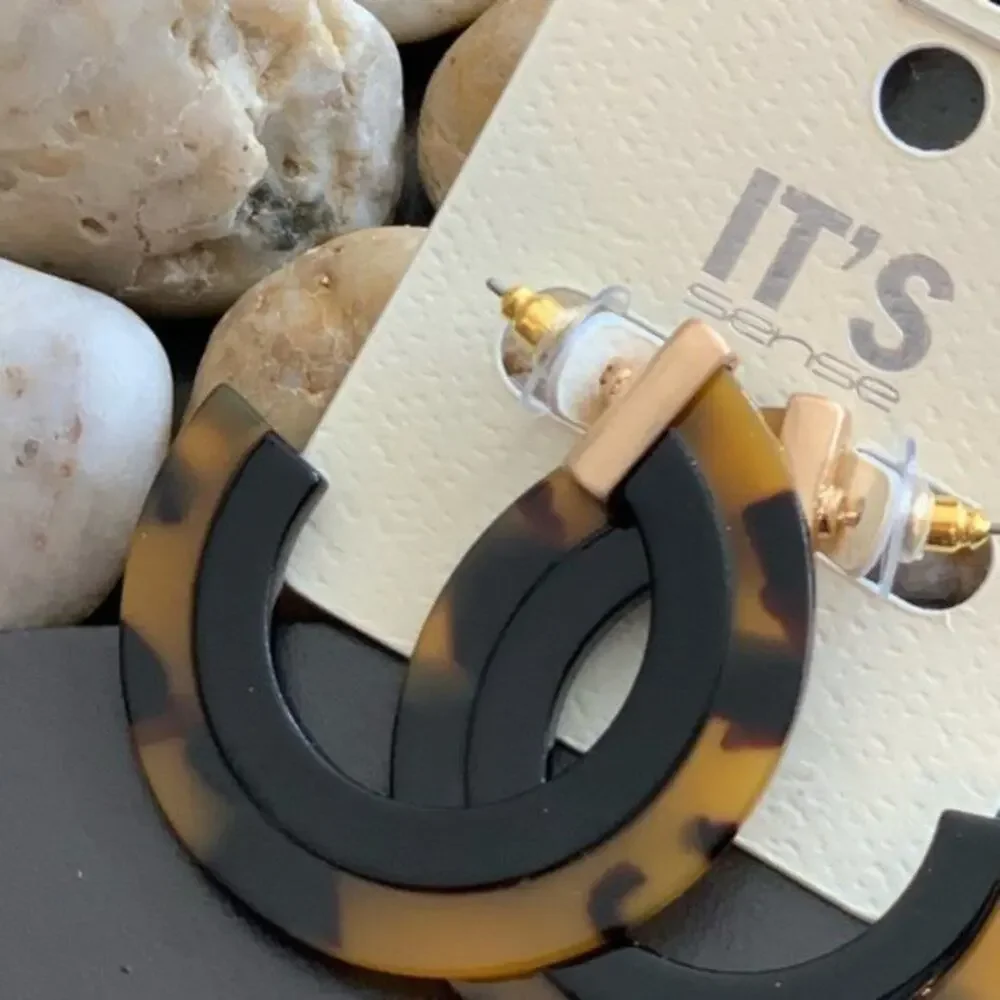 Two Tone Acrylic Round Hoop Earrings